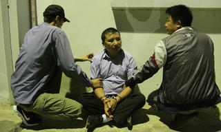 Đi xe biển xanh giả vận chuyển 40 bánh heroin