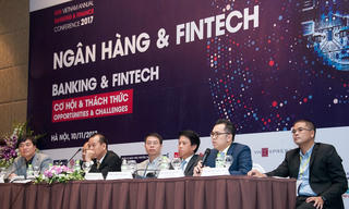 Khách hàng hào hứng với trải nghiệm thanh toán QR Pay của VietinBank