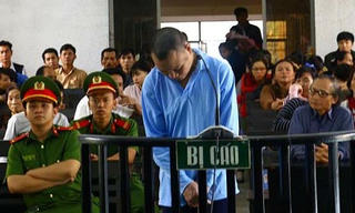 Làm trò đồi bại với bạn của con gái