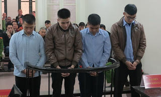 Đập cửa phòng hàng xóm cũ, nam công nhân mất mạng