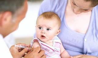 Hướng dẫn cha mẹ những điều cần biết khi đưa trẻ đi tiêm chủng