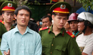 Người chồng đâm vợ vì ghen lĩnh án chung thân