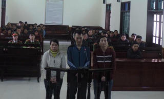 Hai tú ông rủ nhau hãm hiếp nhân viên mới sau chầu nhậu lĩnh án