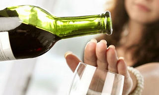 Bị sát hại vì mời rượu không uống