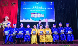 Vinamilk tiếp tục hành trình chăm sóc sức khỏe cho người cao tuổi trên cả nước