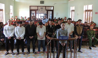 30 năm tù cho “trùm” giang hồ trốn truy nã, bắn trọng thương công an