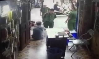 Vụ “gãy xương đòn” sau khi “va chạm” với cảnh sát: Dấu vết nghi bị đánh cần được giám định?