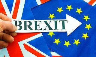 Sau Brexit, hộ chiếu Anh chuyển màu