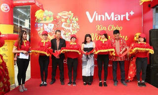 VinMart+ cấp tập khai trương 1 ngày 3 cửa hàng đón tết