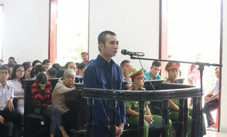 Lĩnh 8 năm tù vì tức cái “nhìn đểu”