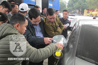 Petrolimex được 'giải oan', khách hàng công nhận bình xăng ôtô 70l 'ních' được 81,9l