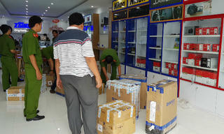 Cần Thơ: Phát hiện 17 thùng hàng không rõ nguồn gốc