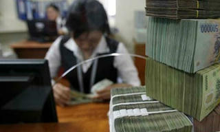 Hạ lãi suất cho vay: Khó cho các ngân hàng hạng trung?