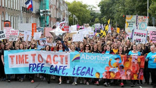 Ireland trưng cầu ý dân về thay đổi luật cấm phá thai