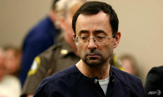 Bác sĩ “yêu râu xanh” có thể sẽ lãnh án 300 năm tù vì lạm dụng 265 nạn nhân