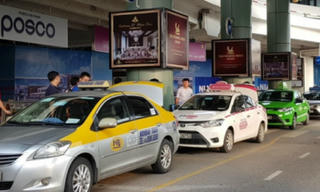Taxi truyền thống đấu với Uber, Grap: Trông chờ “chiếc cầu” chính sách để thay đổi cuộc chiến 