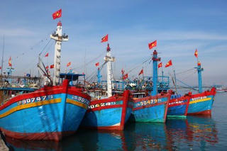 Ngư dân Đà Nẵng thiếu bạn tàu ra khơi đầu năm