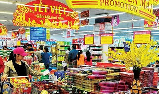 Người tiêu dùng bạo tay chi tiêu Tết đẩy CPI tháng 2 tăng 0,73%