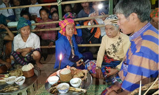 Lễ đập trống và đêm yêu đương kỳ lạ bên rừng di sản