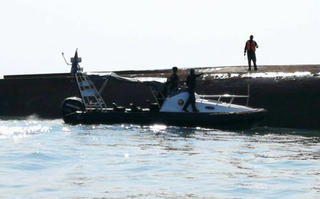 Tàu Trung Quốc lật ngoài khơi Myanmar, 14 người mất tích