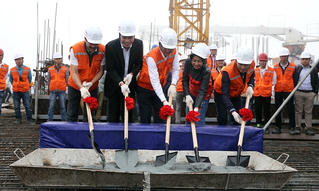 Chính thức cất nóc FLC Twin Towers - Toà chung cư cao nhất Hà Nội