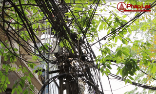 Báo động tình trạng lưới điện “giăng mạng nhện” ở khu dân cư