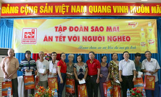 Ấm áp “Sao Mai ăn tết với người nghèo” xuân Mậu Tuất 2018