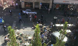 Xe tải lao vào đám đông ở Đức, ít nhất 2 người thiệt mạng