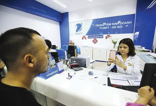 Bổ sung thông tin, ảnh cá nhân: Khách hàng có thể ngồi nhà chụp ảnh gửi cho nhà mạng?