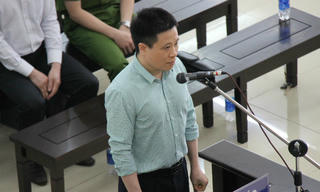 Hà Văn Thắm: 'Anh Sơn không phải cô gái xinh đẹp để bị cáo mất tiền'