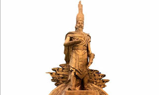 Mơ hồ tạo hình tượng đài Vua Hùng