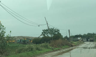 Tập kết cát trái phép ở Khoái Châu (Hưng Yên): Sạt lở nghiêm trọng ở bờ sông Hồng, ai chịu trách nhiệm?