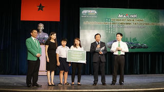 Manulife Việt Nam tặng hợp đồng bảo hiểm cho con liệt sĩ và thực hiện các hoạt động thiện nguyện vì cộng đồng
