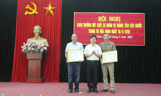 Hà Nội khen thưởng đột xuất 2 cá nhân cứu 6 người trong vụ cháy