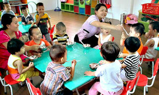 Trẻ di cư bị “đẩy” xa các cơ sở mầm non có chất lượng