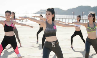 Thí sinh HHVN 2018 khoe dáng với bikini giữa biển trời Quy Nhơn