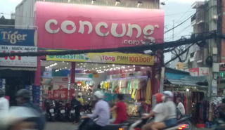Siêu thị Con Cưng bị tố dán tem  “xịn” lên hàng xuất xứ “tù mù”