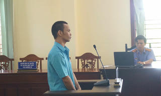 Hung thủ khoá trái cửa, phóng hỏa đốt nhà hàng xóm  lĩnh án 13 năm tù