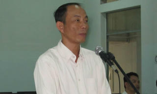 Ăn chia kỳ nam với phu trầm, cựu công an ra tòa với tội danh mới