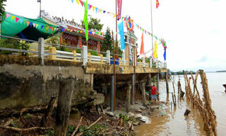 “Hà bá” “nuốt” bờ - nỗi lo ngay ngáy đất Chín Rồng