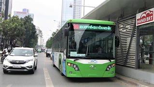 Hà Nội: Đi BRT, đường sắt trên cao… không cần xé vé