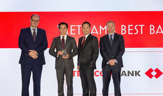 Techcombank nhận giải thưởng danh giá "Ngân hàng tốt nhất Việt Nam 2018" từ Euromoney