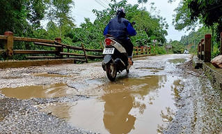 Chợ Đồn, Bắc Kạn: Người dân chịu khổ vì đường huyết mạch xuống cấp 