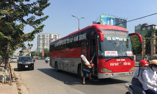 Hà Nội: Bất chấp quy định, xe khách vẫn “đại náo” trong nội đô