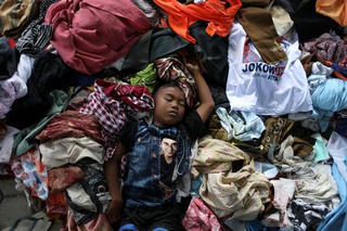 Indonesia đẩy mạnh tìm kiếm nạn nhân thiên tai trước hạn chót