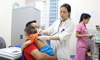 Cẩn thận trẻ bị viêm màng não vì viêm tai giữa