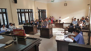 Sơ thẩm vụ “lừa đảo chiếm đoạt tài sản” ở Bắc Ninh: Nhận tiền “bảo kê” xe quá tải là chuyện “giúp đỡ” tài xế