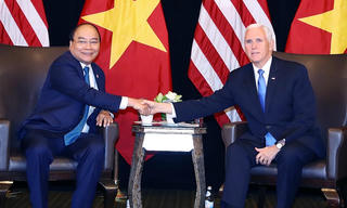 Thủ tướng Nguyễn Xuân Phúc gặp Phó Tổng thống Mỹ Mike Pence