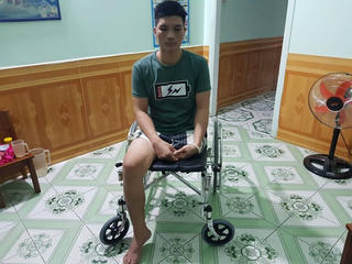 Tình người ở đâu khi bạn gặp nạn kêu cứu, đồng nghiệp bỏ đi?
