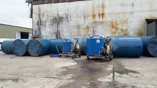 Vớt thành công hàng chục tấn hóa chất chìm trên sông Đồng Nai